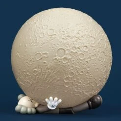 Sculpture Big Moon By Kaws -Artistes Promos Magasin KAWS BIG MOON 01