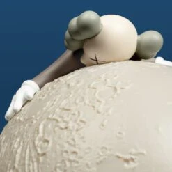 Sculpture Big Moon By Kaws -Artistes Promos Magasin KAWS BIG MOON 03