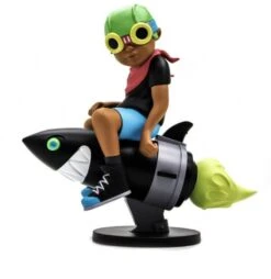 Sculpture FLY BOY BEYOND THE BEYOND BLACK TEE By Hebru Brantley