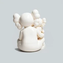Sculpture HOLIDAY CHANGBAI MOUNTAIN WHITE By KAWS -Artistes Promos Magasin Sculpture HOLIDAY CHANGBAI MOUNTAIN WHITE by KAWS ArtAndToys 3731