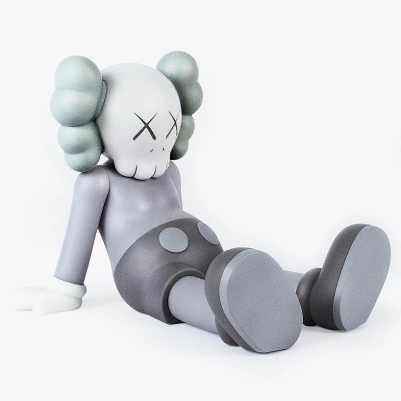 Sculpture HOLIDAY TAIPEI GREY By Kaws 1 Sculpture HOLIDAY TAIPEI GREY By Kaws