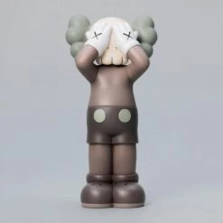 Sculpture HOLIDAY UNITED KINGDOM 2021 BROWN By KAWS