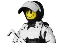 Sculpture Riot Cop Original By BANKSY -Artistes Promos Magasin Sculpture Riot Cop Original by BANKSY ArtAndToys 5381